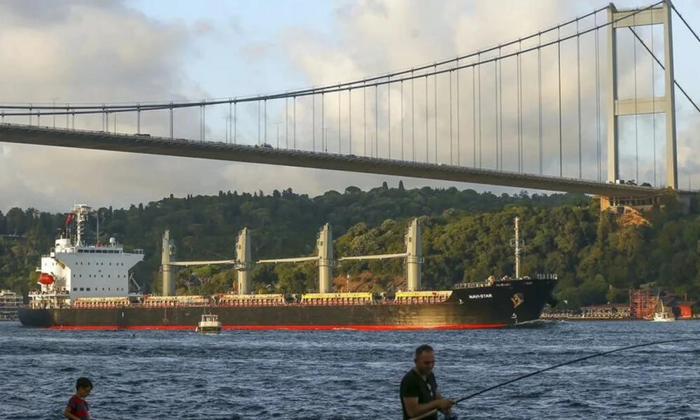 Αναστολή θαλάσσιας κυκλοφορίας στον Βόσπορο μετά από βλάβη σε ρυμουλκό